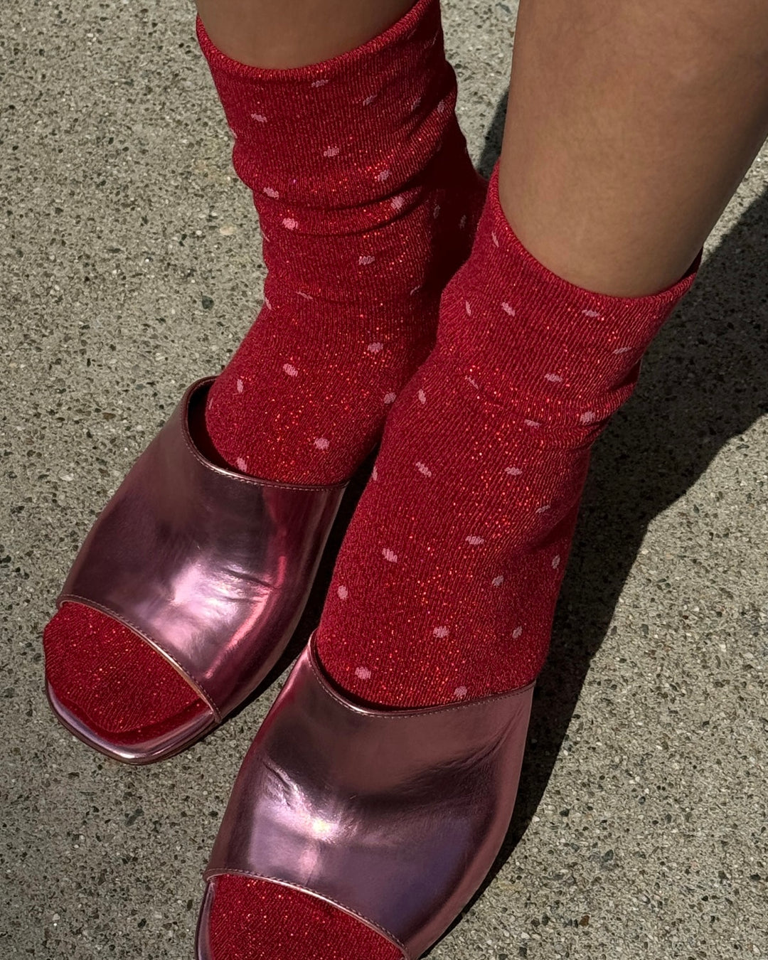 Le Bon Shoppe | Lurex Patterned Sneaker socks | Red Pink